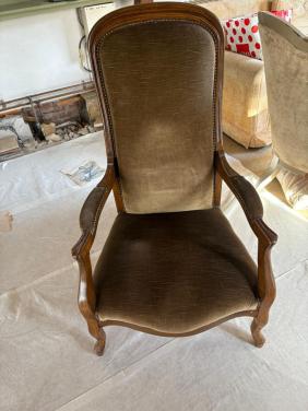 Fauteul met bruine, velours bekleding