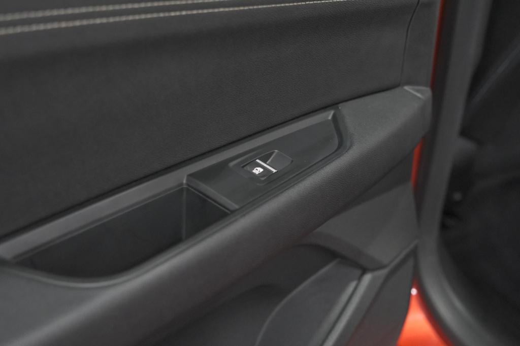 Renault Austral 1.2 e-tech full hybrid 200 techno | 360 camera | panoramada