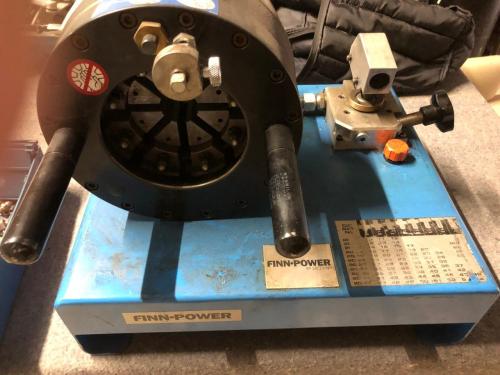 Pers voor hydraulische slangen