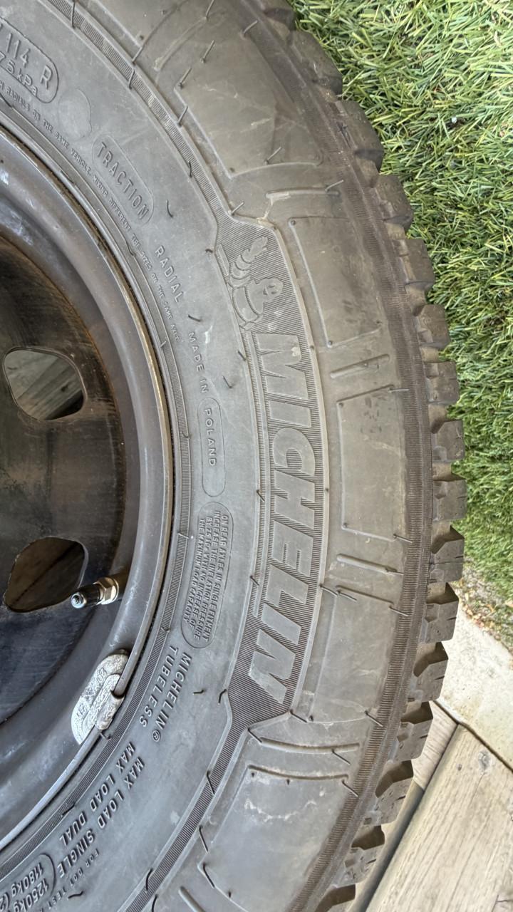 4x Michelin camperbanden met stalen velgen 225/75/R16
