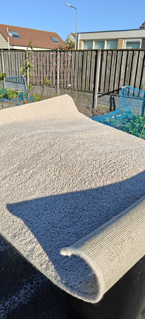 Te Koop Vloer Kleed 135 cm x 185 cm.