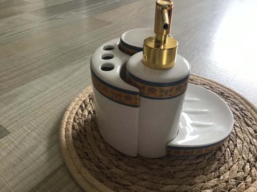 Badkamer set - Zeepdispenser, tandenborstelhouder, zeepbakje
