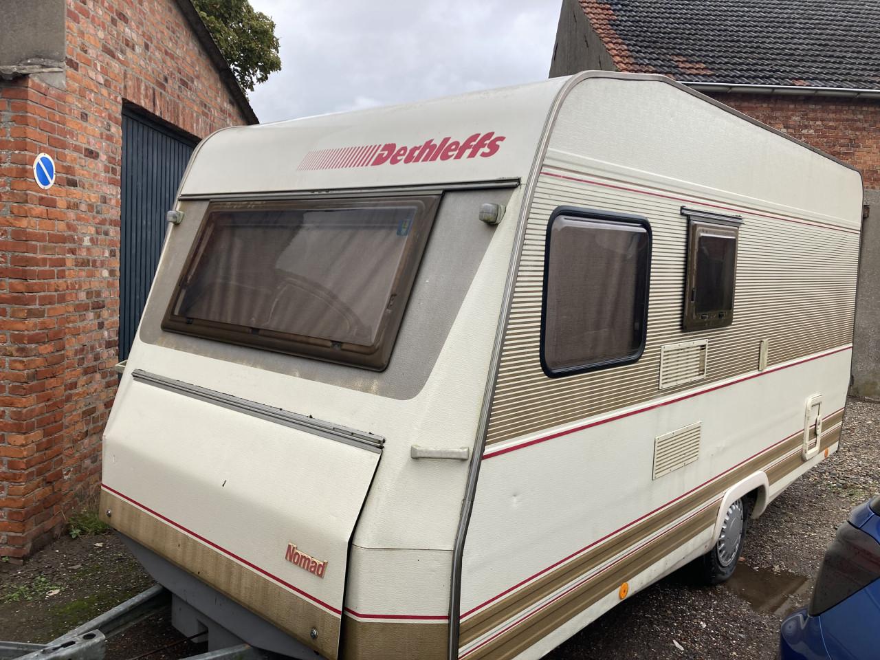 Caravan Dethleffs Nomad 5p met kenteken, sani en voortent