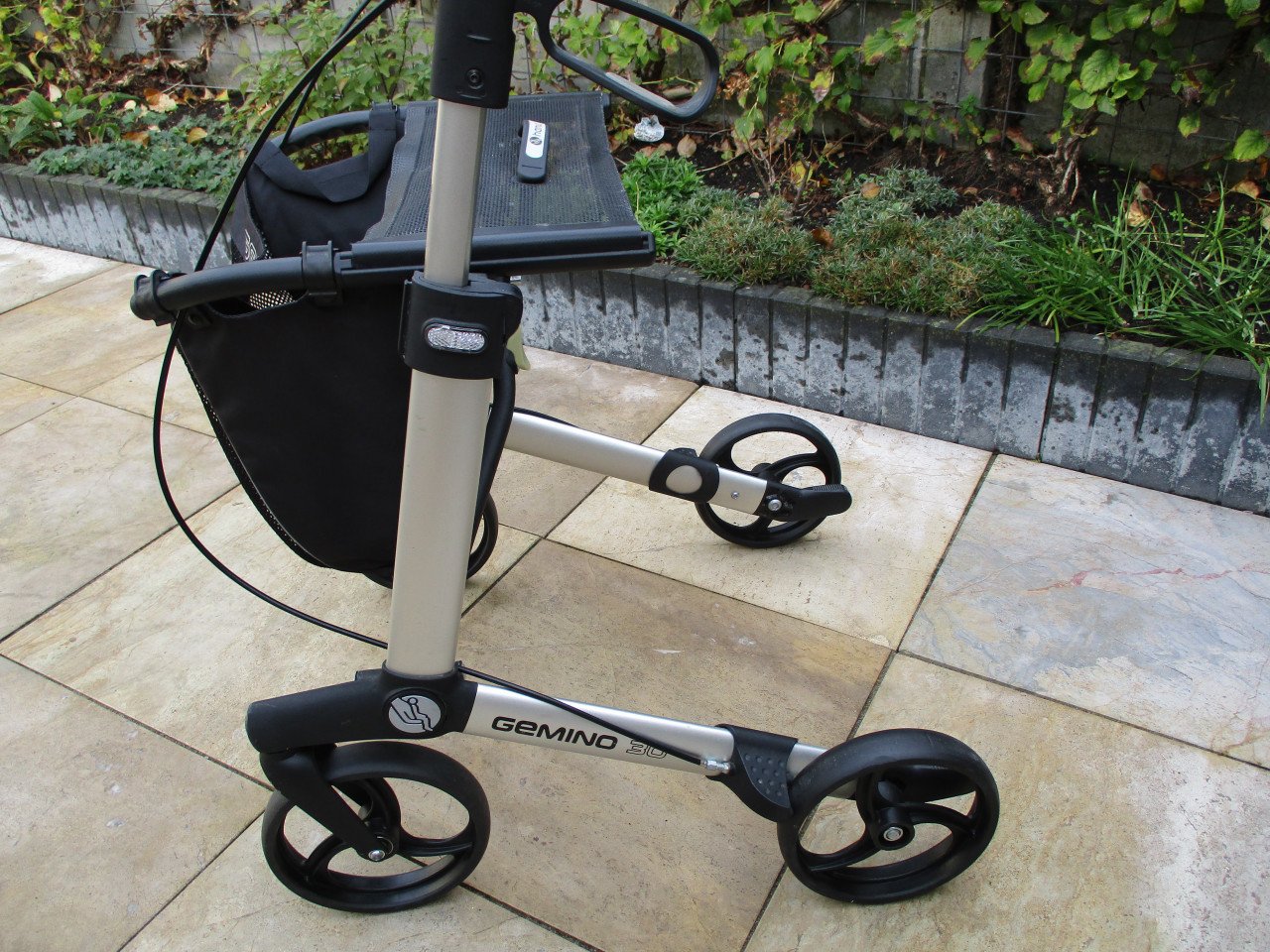 Zgan Gemino 30  lichtgewicht rollator met zitje tas rugsteun en stokhouder