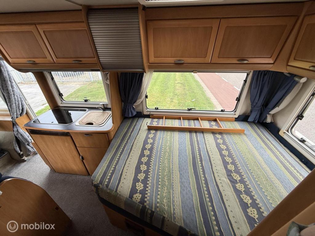 Hymer Onbekend b574 – ruime integraalcamper met vast bed én riant hefbed