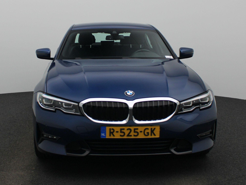 BMW 3-serie 318i business edition | automaat | lmv | half leder | virtual c