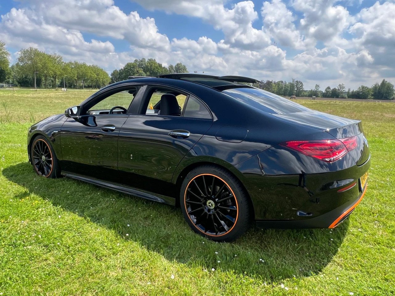 Mercedes cla orange edition