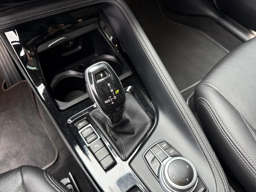 BMW X1 s-drive20i 192pk automaat high executive panoramadak