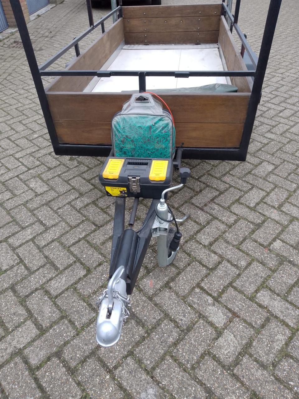 Nette aanhanger met frame - klaar voor gebruik!
