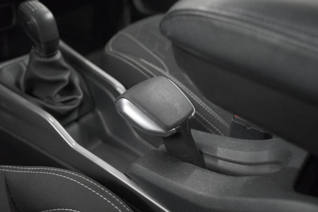 Peugeot 2008 puretech 110 blue lion | trekhaak | apple carplay | parkeersen