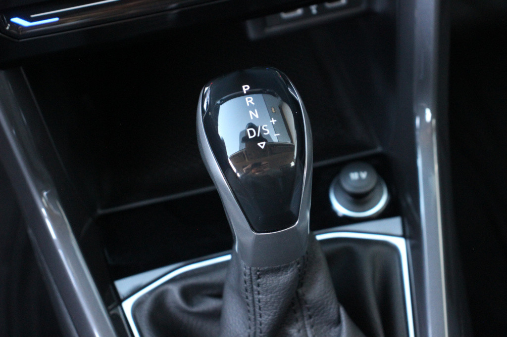 Volkswagen T-cross 1.0 tsi style | navi | acc | stoelverwarming | vir. cock