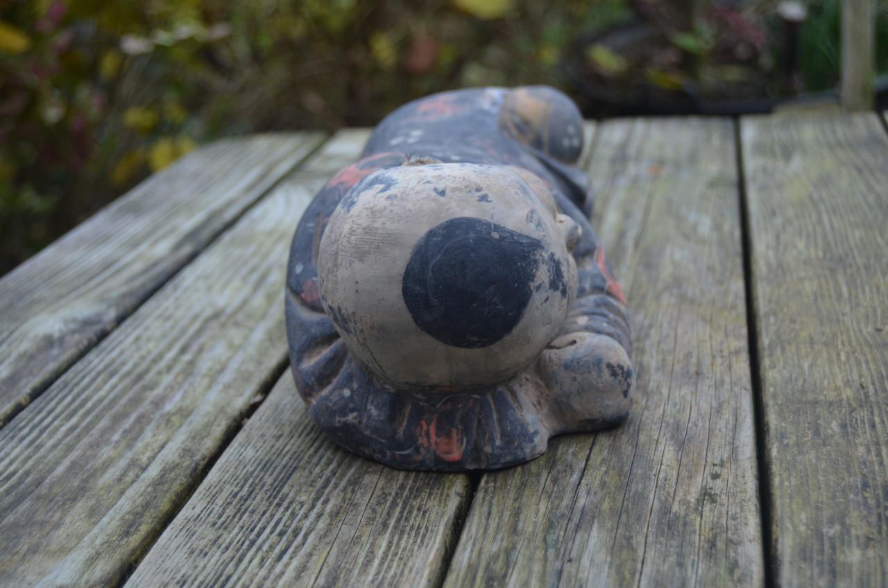 Chinees beeld van een slapend zotje ipst.