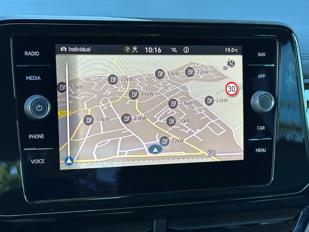 Volkswagen T-roc 1.5 tsi 150pk r-line | black style | keyless | navi | adap