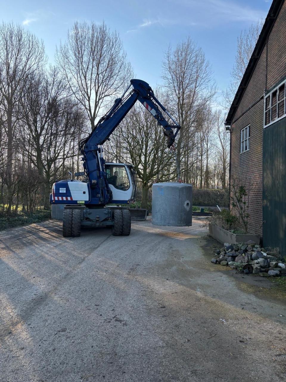 Graafmachine met machinist voor diverse graafwerkzaamheden