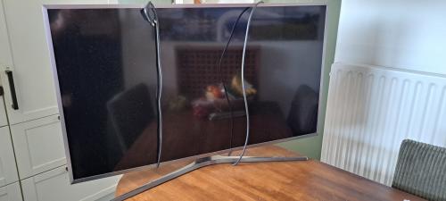 Samsung smart tv 40 inch.