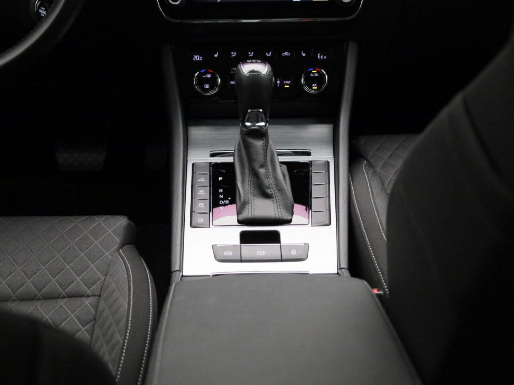 Skoda Superb combi 1.4 tsi iv business edition | automaat | navigatie | cam