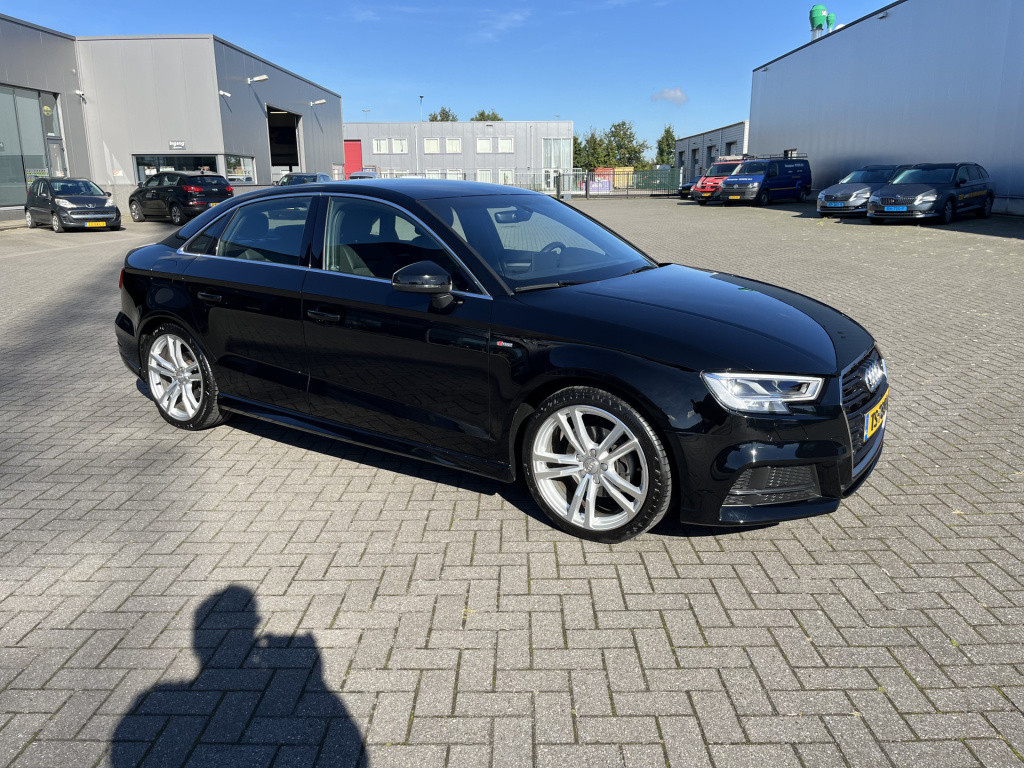 Audi A3 limousine 1.5 tfsi cod sport s line edition nl auto