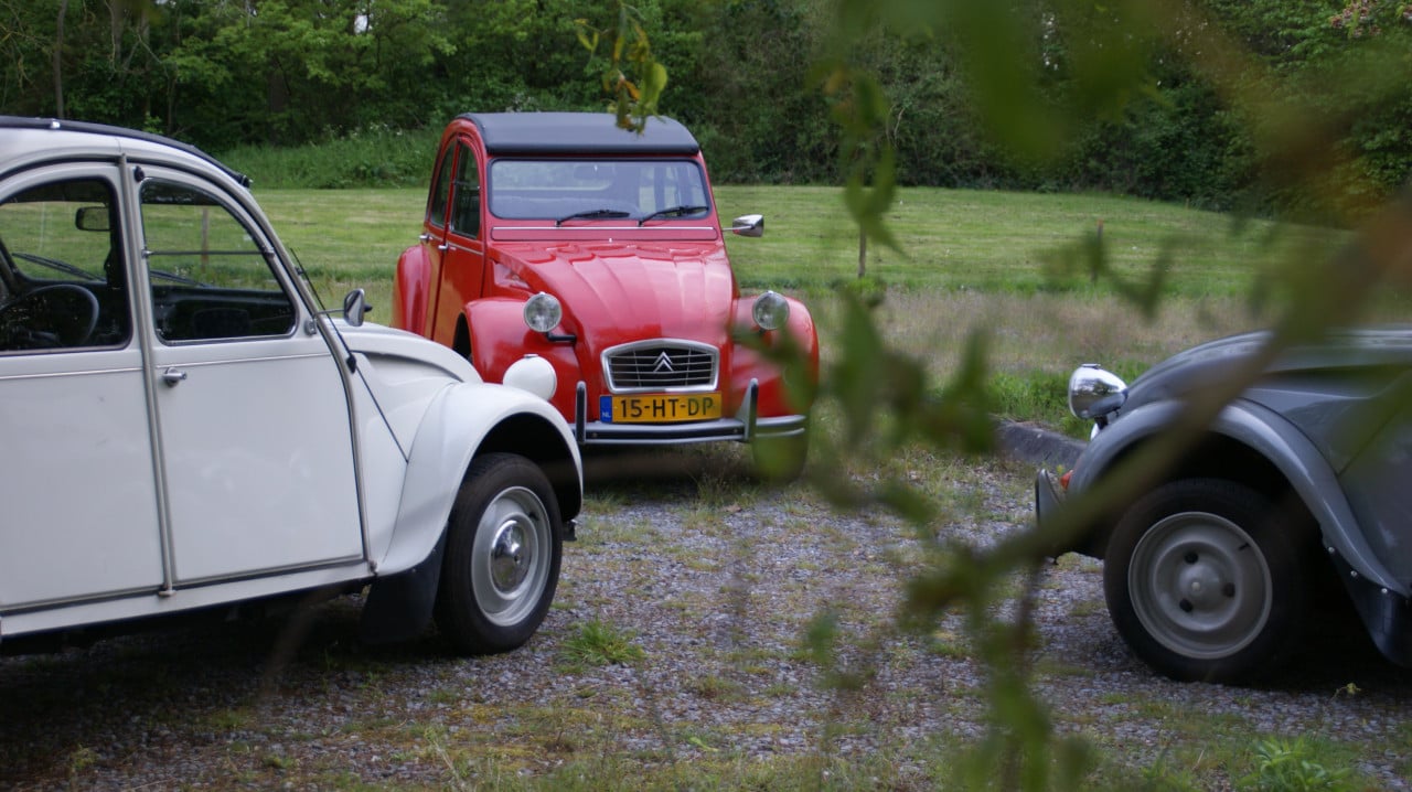 Rijd deze zomer stijlvol door Zeeland in een 2CV!