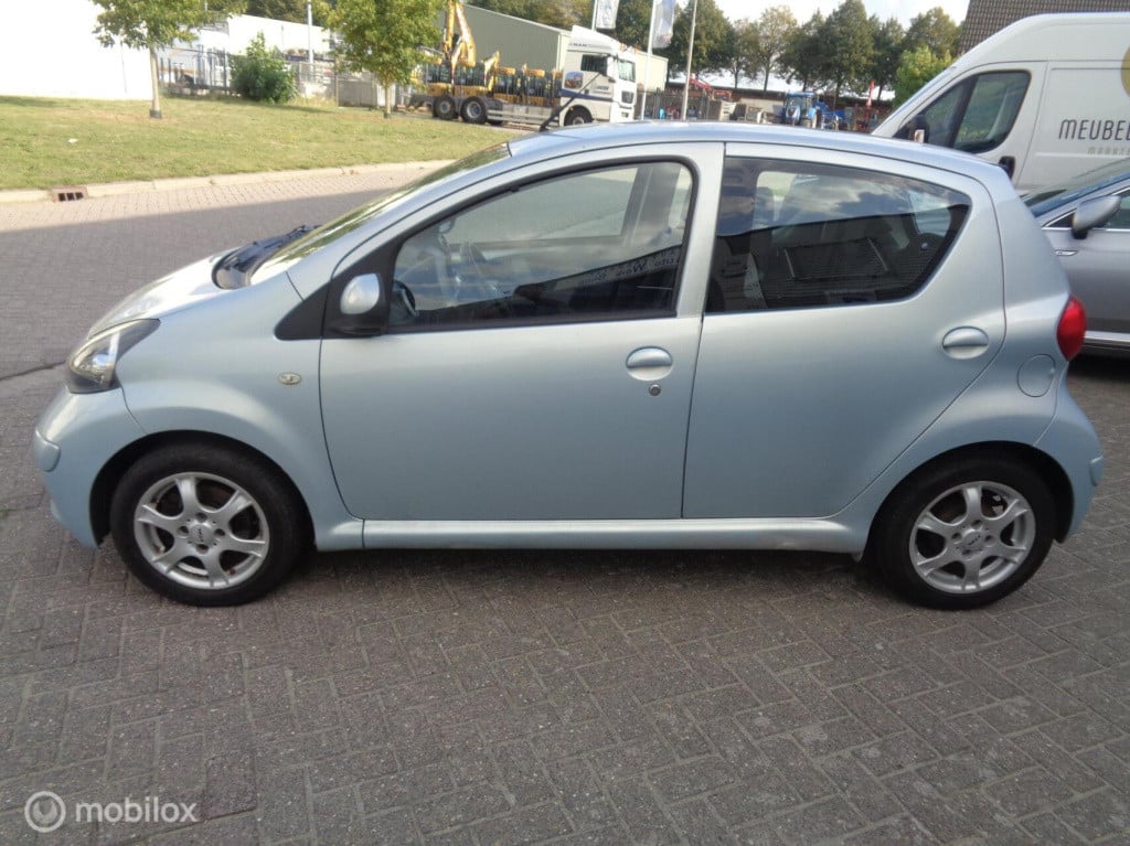Toyota Aygo 1.0-12v + stuurbekr.lm velgen nieuwe apk mee neemprijs