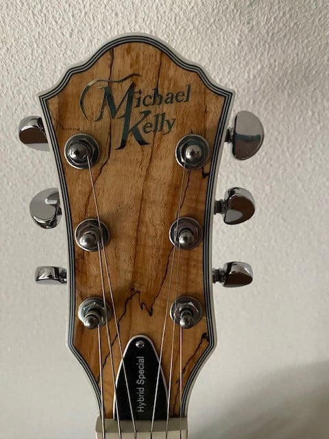 Michael Kelly gitaar plus Spark versterker