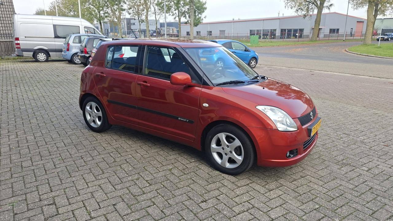 Suzuki SWIFT 1.3 Shogun 5deurs bj:2007 airco lm-velgen apk 2027 !!!