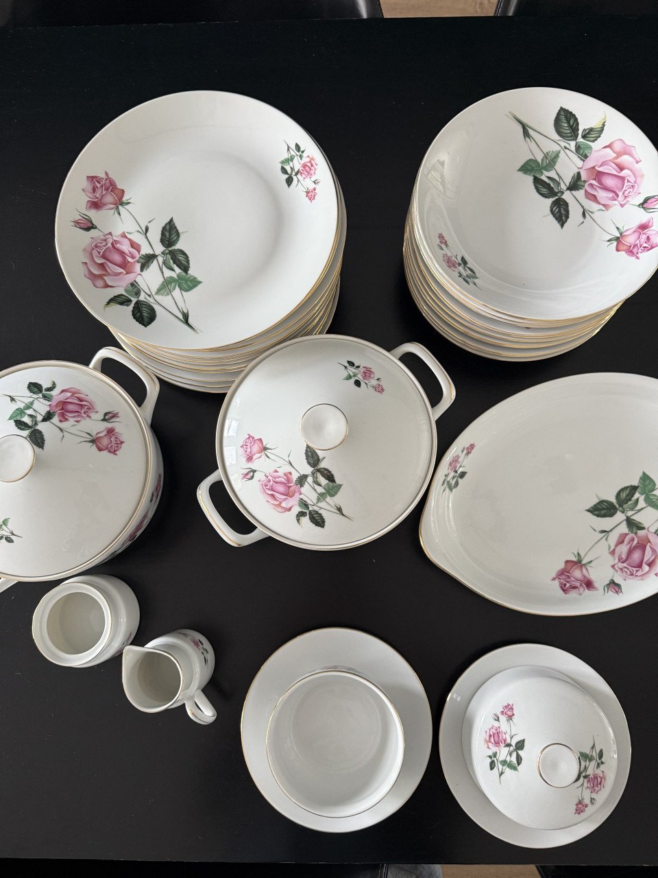 12-delig servies gouden rand en roze roosjes epiag D.F. Czecho slovakia