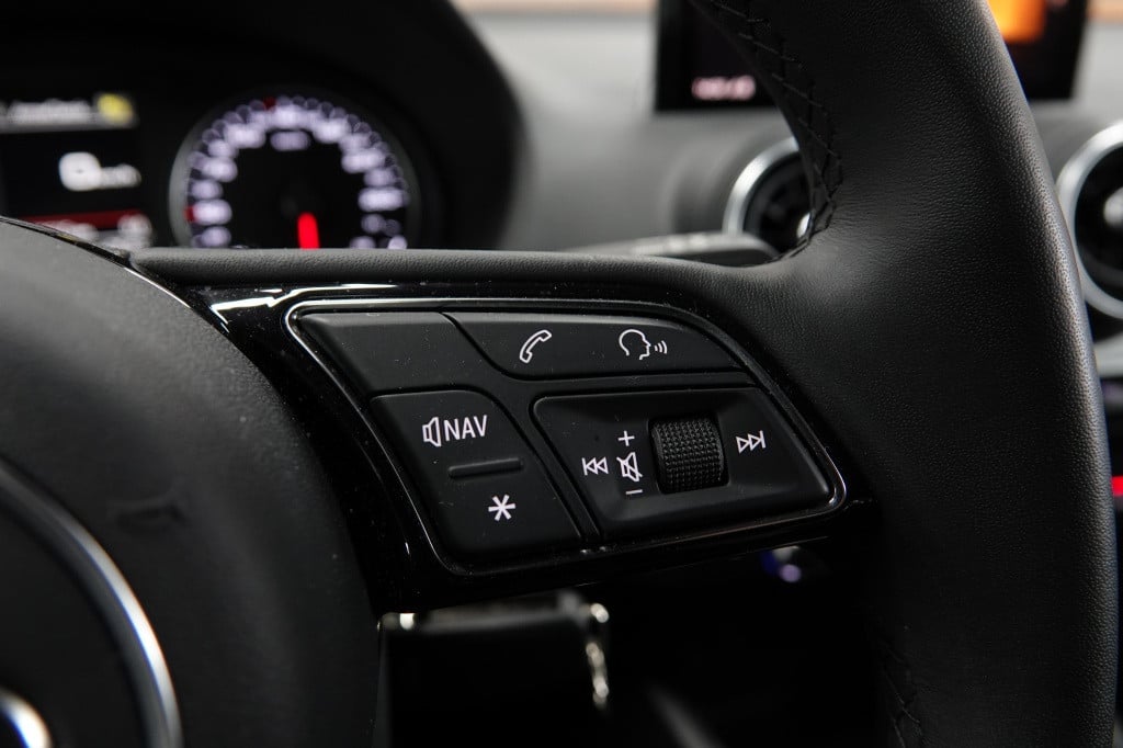 Audi Q2 1.5 tfsi | led | pdc | stoelverw. | airco |