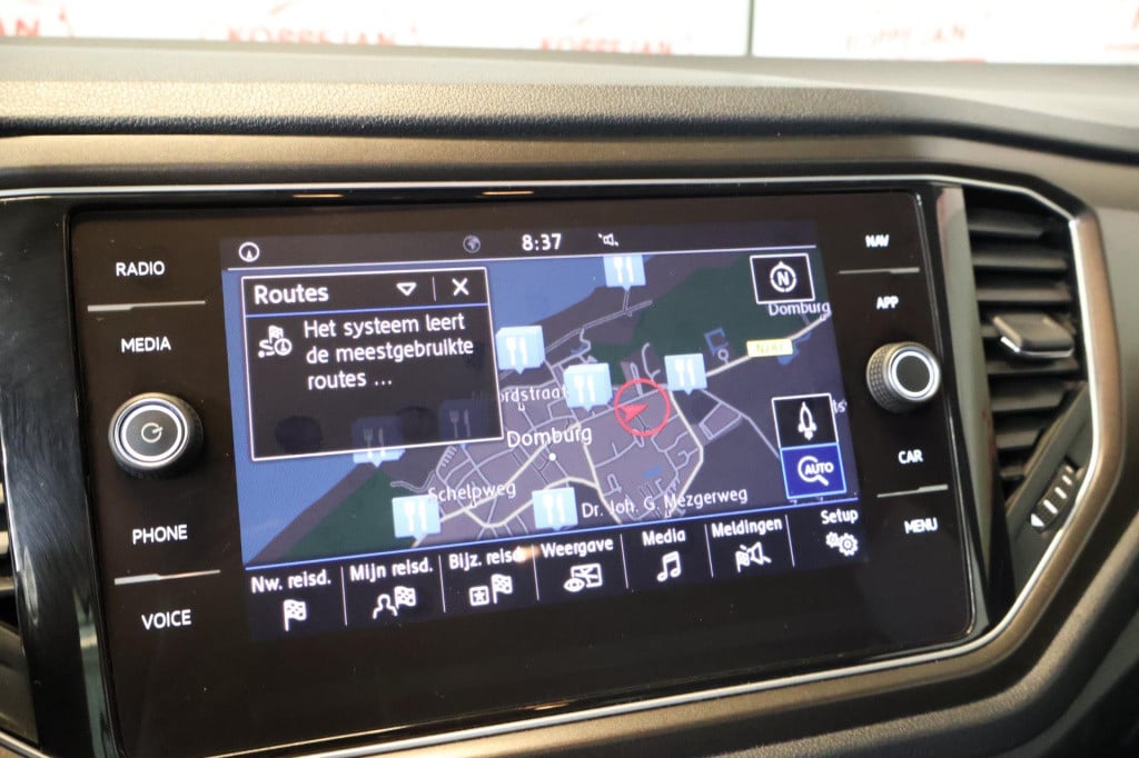 Volkswagen T-roc 1.5 tsi style nl auto, acc, appconnect, trekhaak.
