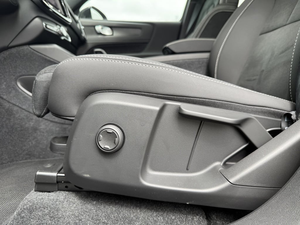 Volvo C40 extended plus 82 kwh | trekhaak| pano| achteruitrijcamera| stoel
