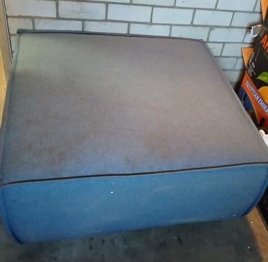 Blauw bankelement