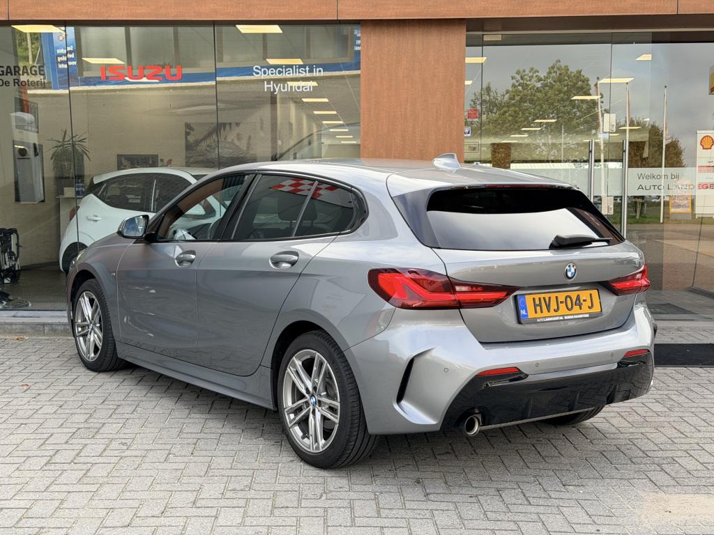 BMW 1 Serie 118i m-sport | carplay | parkeer sensoren | dab | cruise contro