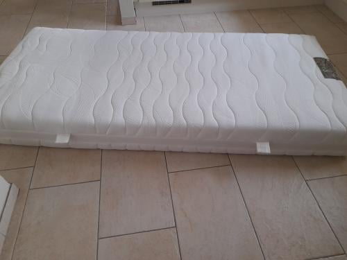 Net Matras 90 x200 x 22cm (in goede nette staat )