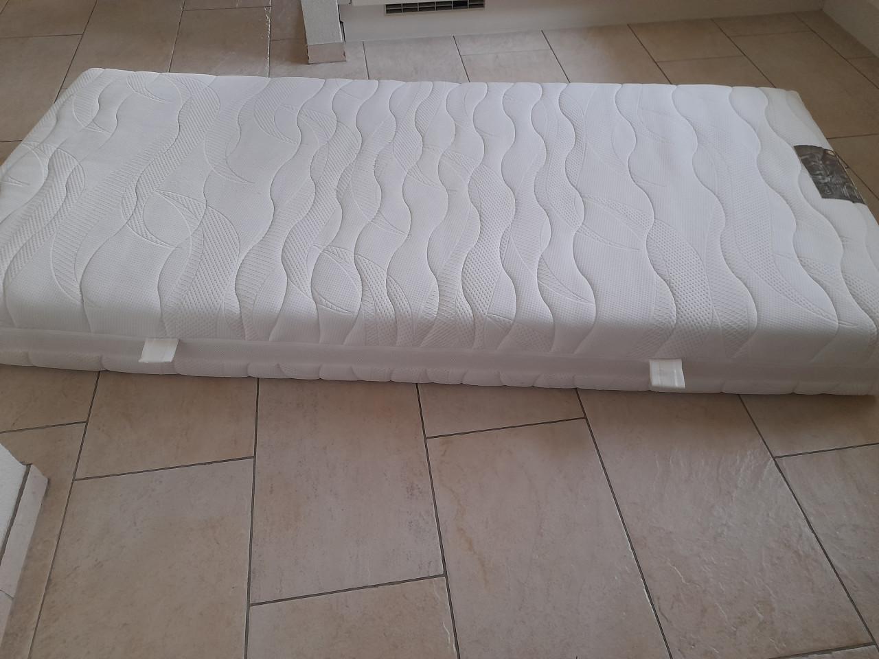 Net Matras 90 x200 x 22cm (in goede nette staat )