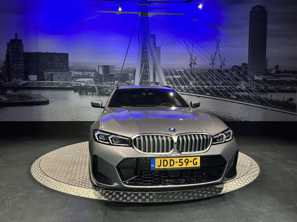 BMW 3-serie touring 330e xdrive *pano*360camera*sportstoelen*laser*