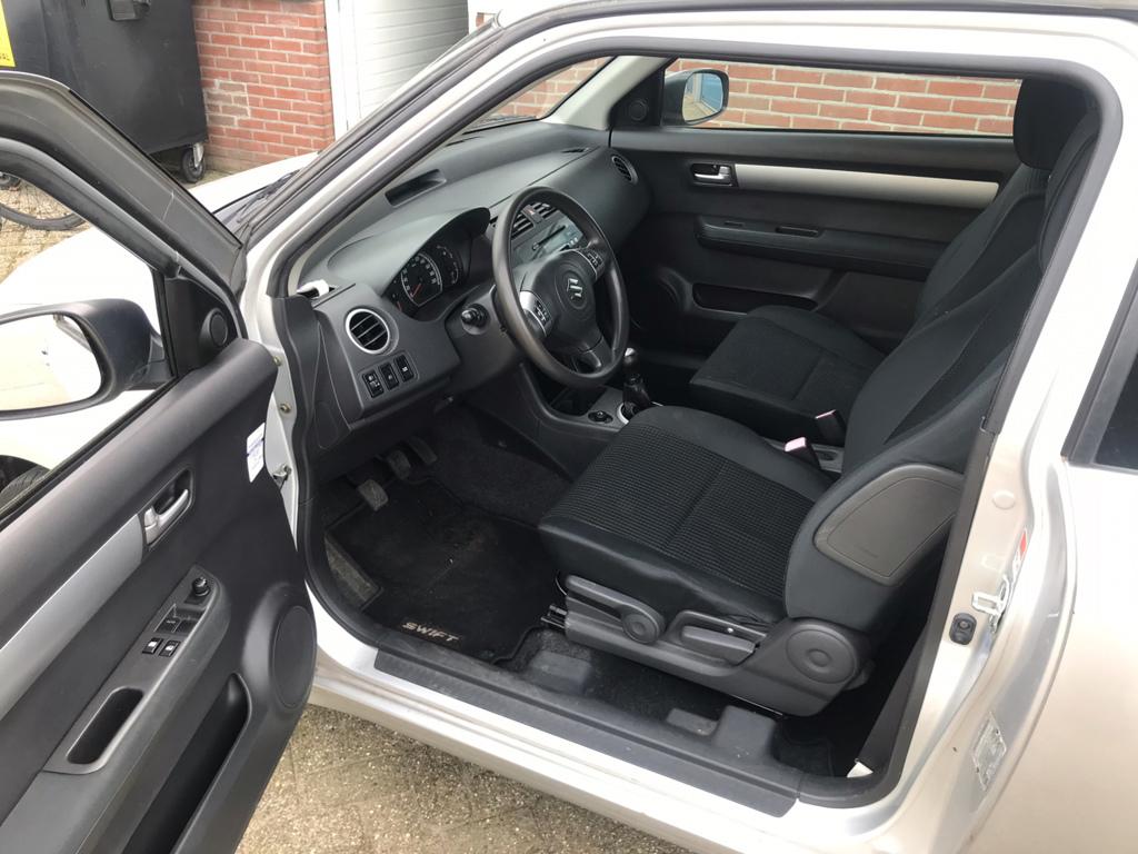 Suzuki Swift 1.3 exclusive