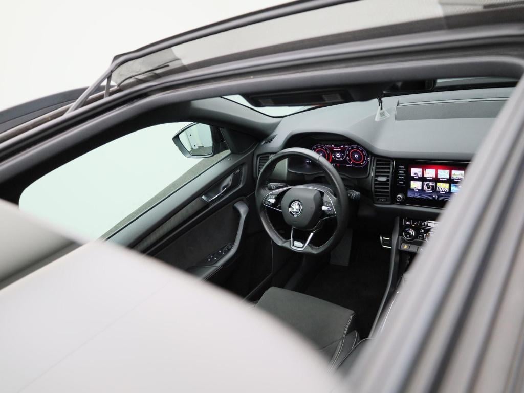 Skoda Kodiaq 1.5 tsi sportline business | panoramadak | trekhaak | sfeerver