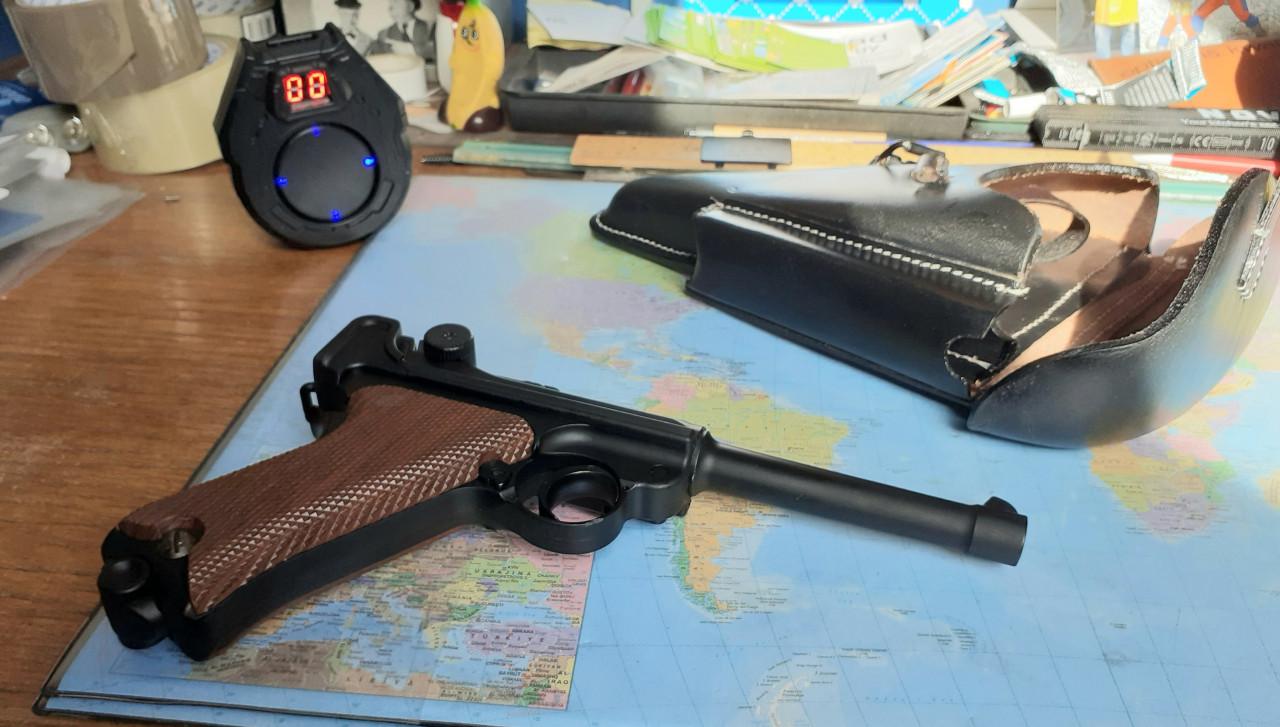 Luger P08 Shell Uitwerpende Laser Speelgoedpistool  + 6 patronen +