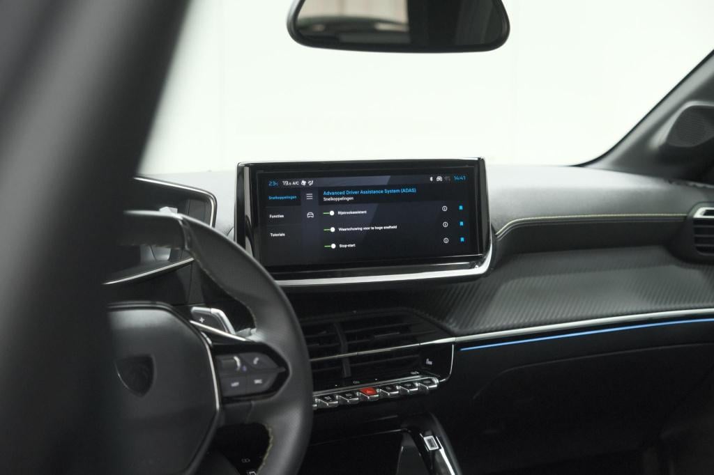 Peugeot 208 1.2 hybrid 145 e-dcs6 gt | alcantara pakket | camera | apple ca