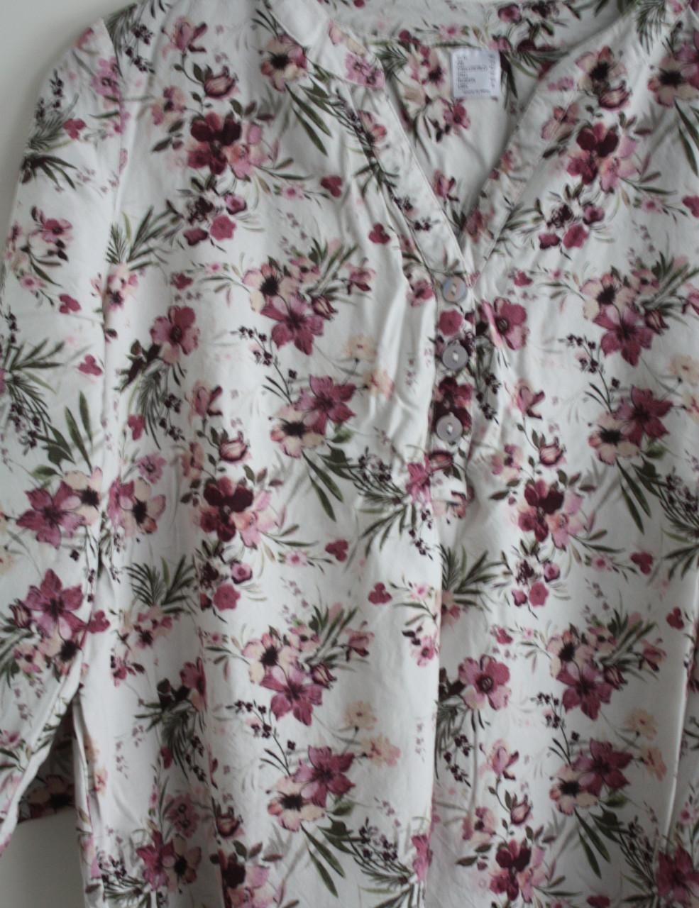 Creme witte blouse met rozen print  maat 40