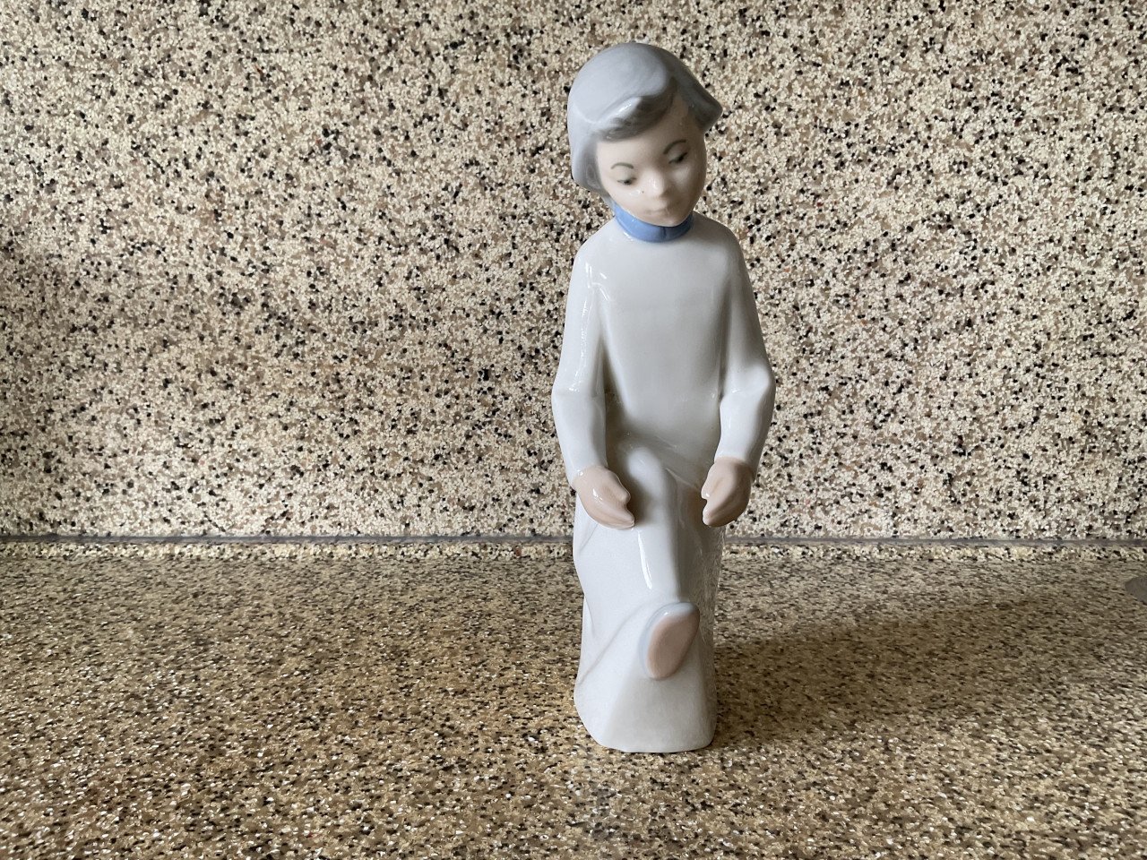 Een mooi porseleinen beeldje. Handmade in Valencia Spanje. Merk: REX. 22cm.