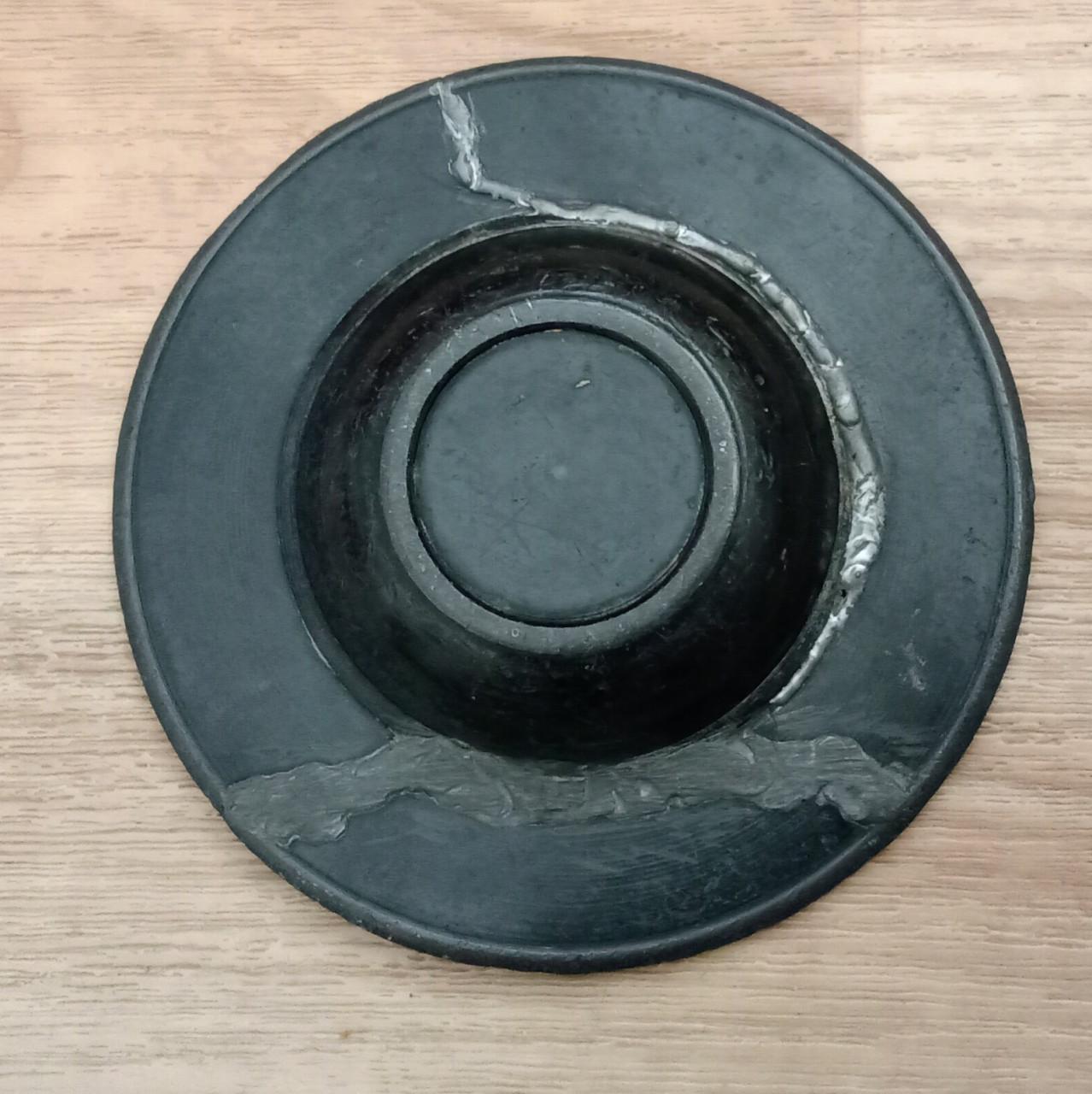 Antieke decoratieve tinnen schaal