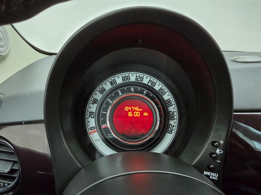Fiat 500 occasion lounge met panoramadak en unieke kleur | tweedehands fiat