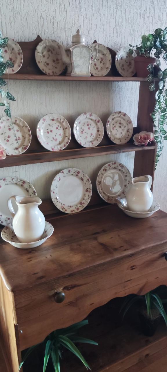 Grenen borden kast / vitrine kast / keukenkast