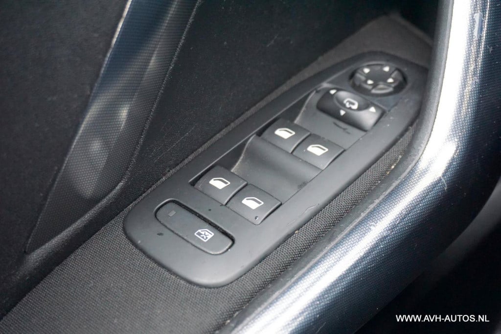Peugeot 2008 1.2 vti allure pack premium plus