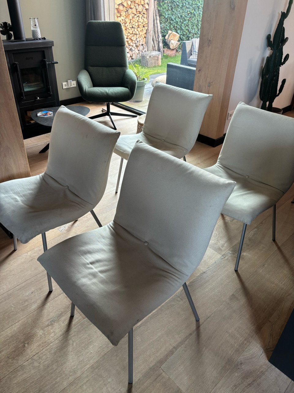 Ligne Roset Calin eetkamerstoelen