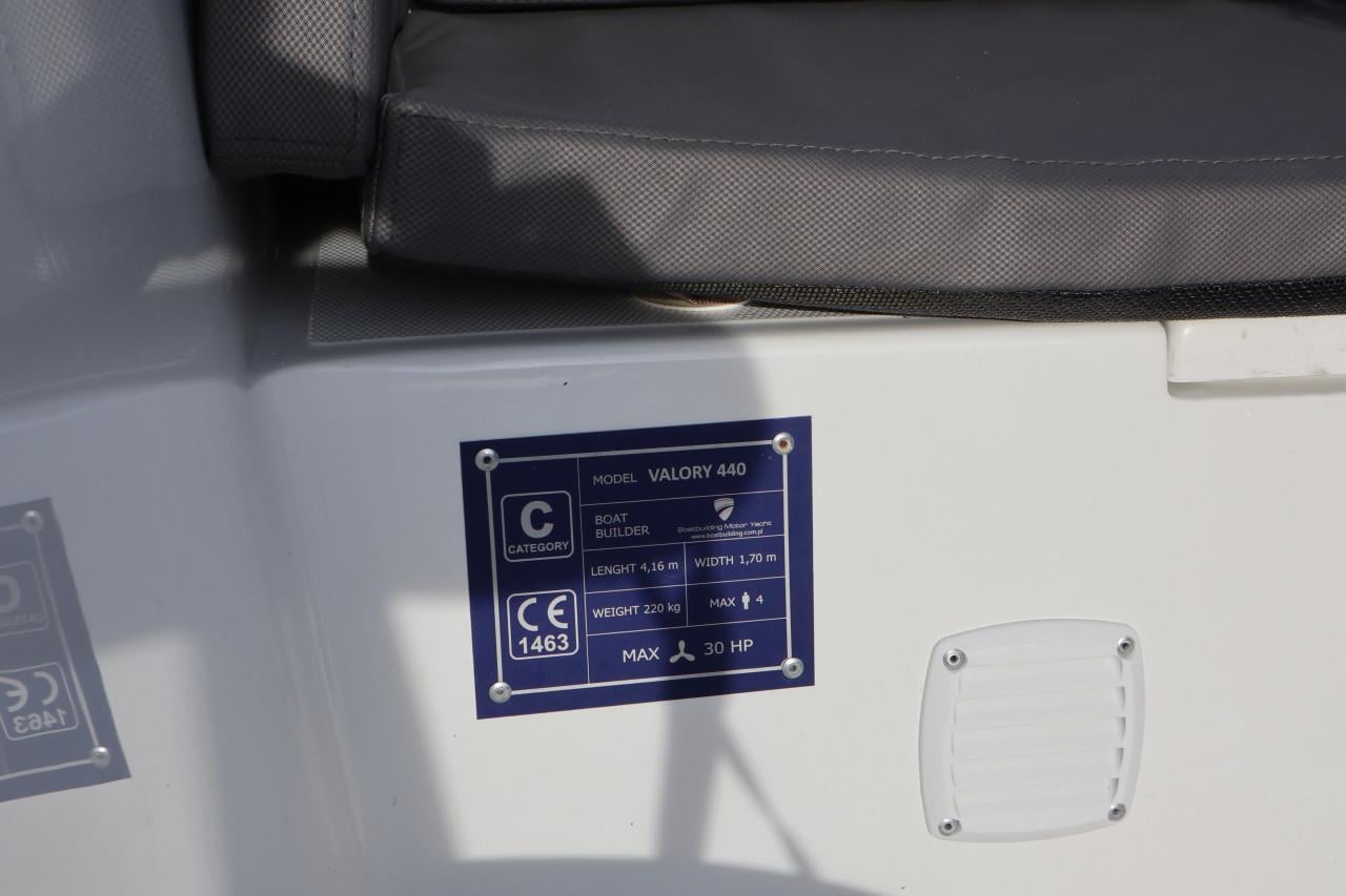Nette boot met Mercury 20 pk buitenboordmotor en Marlin trailer