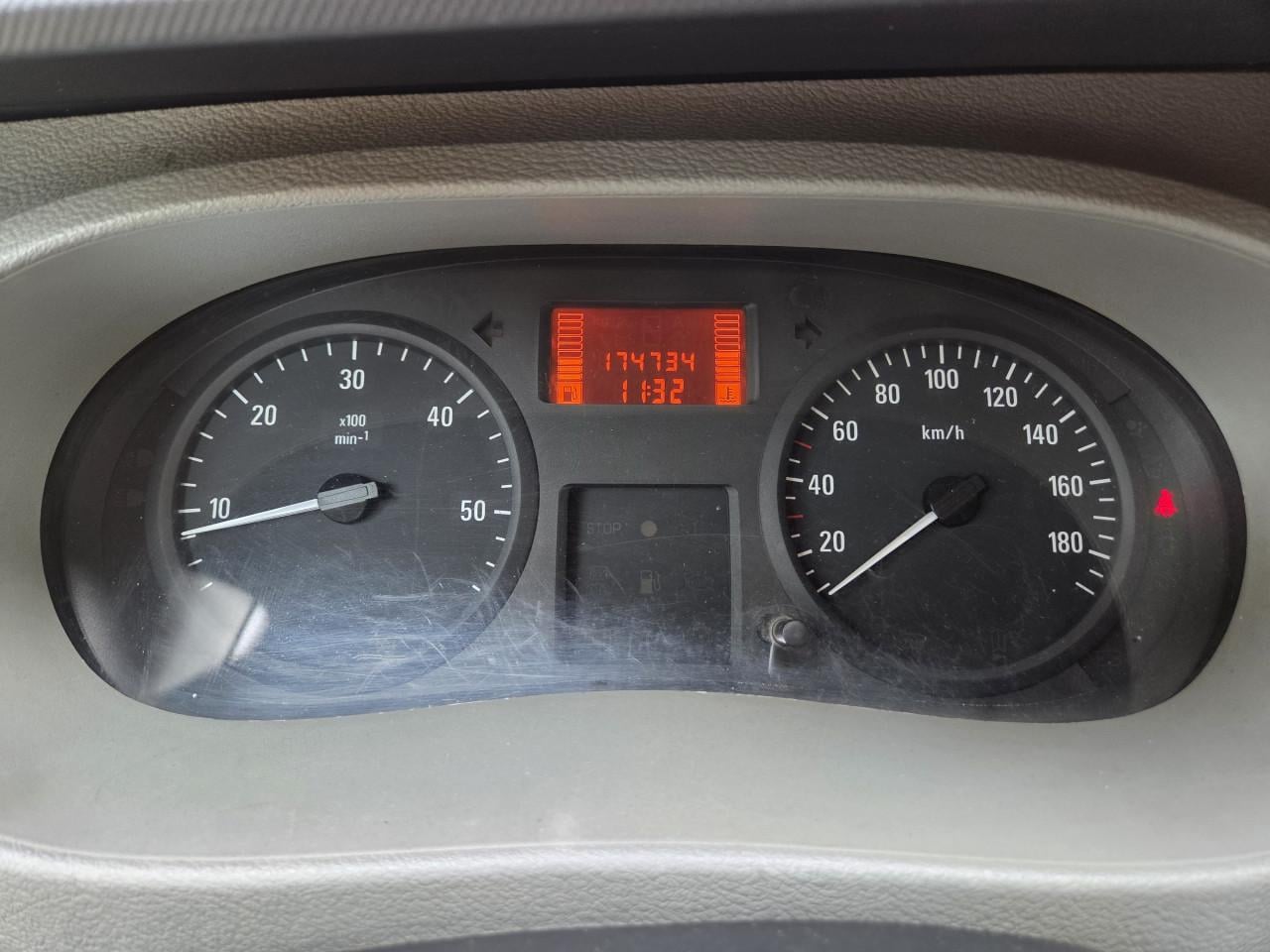 Opel movan 2.5cdti 74 kw l1h1 2007