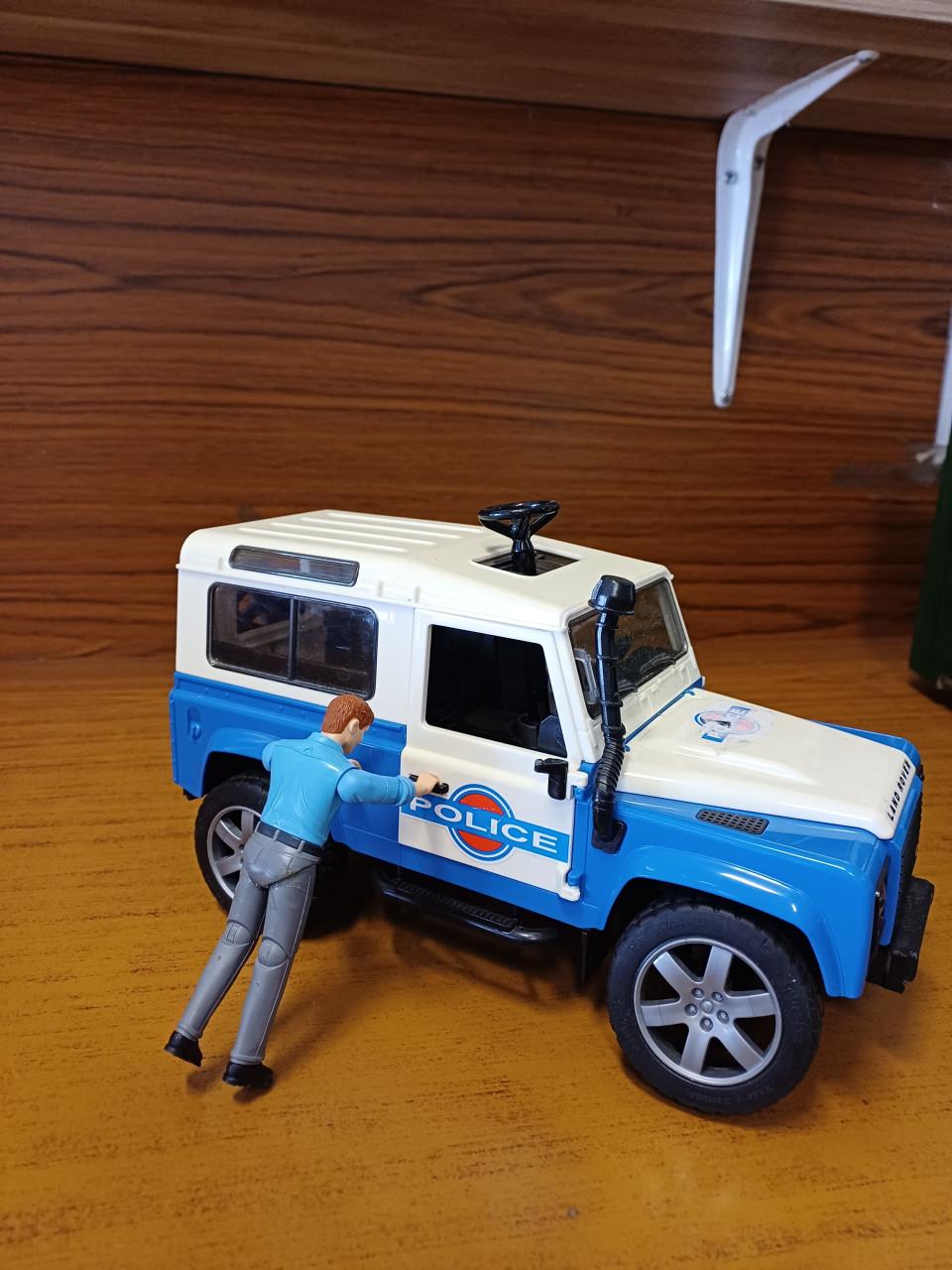 .BRUDER politieauto plus poppetje.