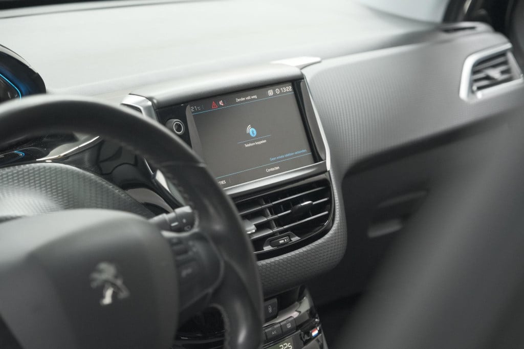 Peugeot 2008 puretech 110 allure | panoramadak | navigatie | camera | parke
