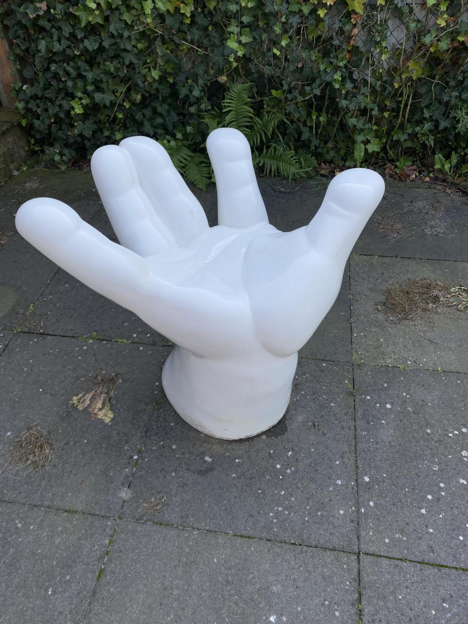 Wit beeld van grote hand